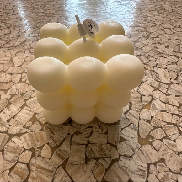 Super cool and modern soy hand poured bubbles candle - Picture 5 of 6